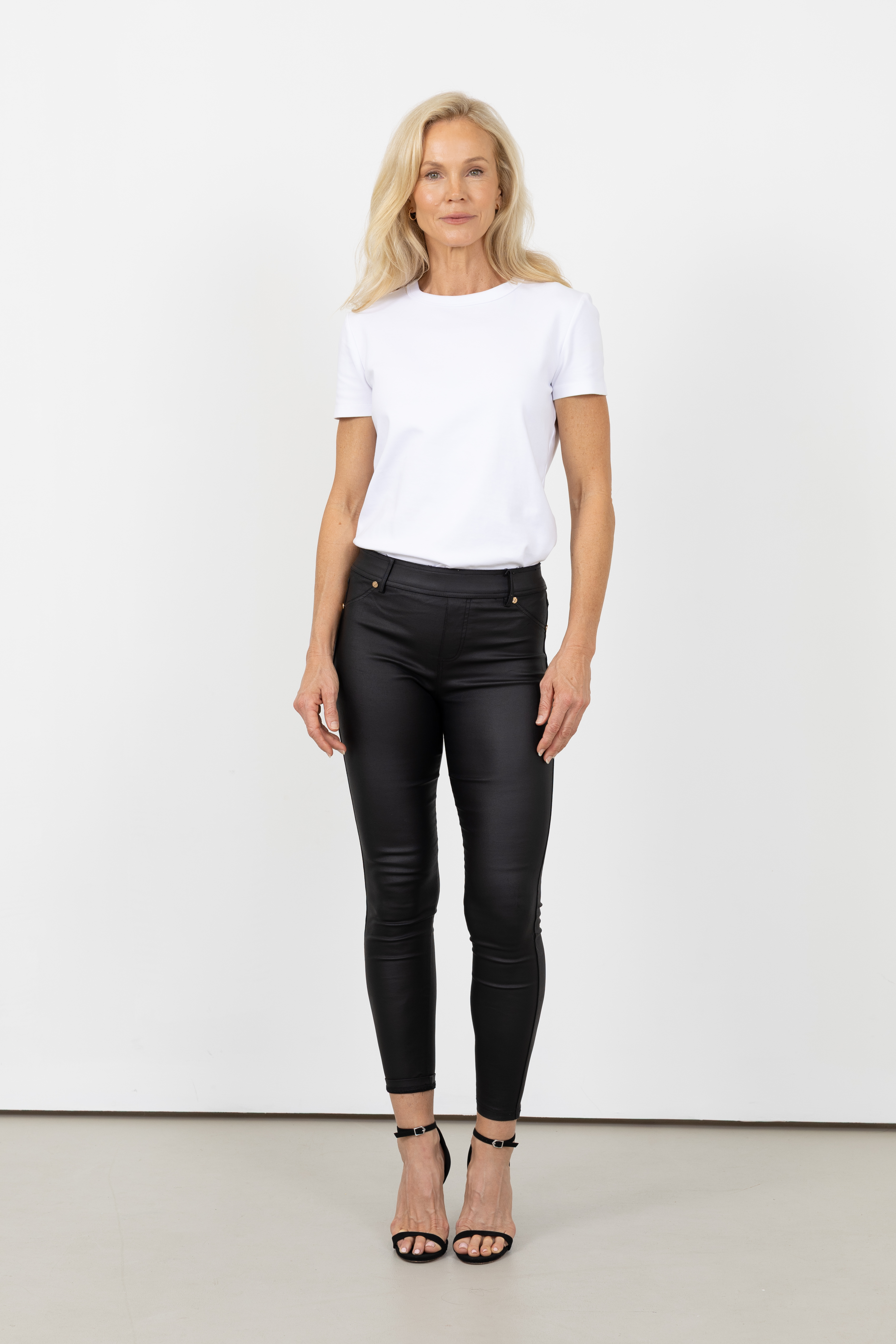 Nicole — full length styled
